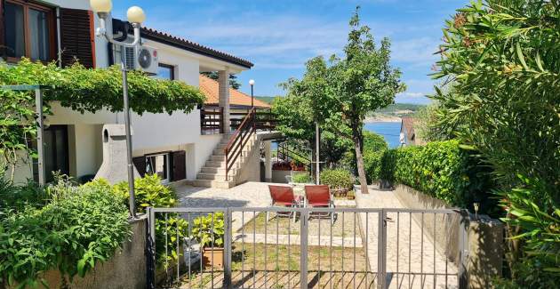 Apartment Beakovic – 40 m from the Sea