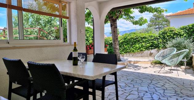 Apartment Beakovic – 40 m from the Sea