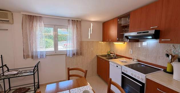 Apartment Beakovic – 40 m from the Sea