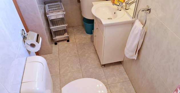 Apartment Beakovic – 40 m from the Sea