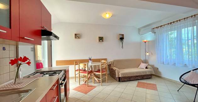 Appartamento Tiha Lili 4 – 10 m dalla spiaggia, vista mare