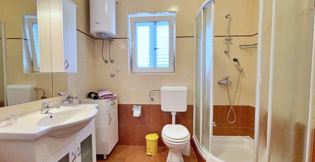 Appartamento Tiha Lili 4 – 10 m dalla spiaggia, vista mare