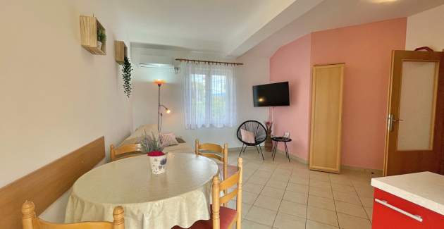 Appartamento Tiha Lili 4 – 10 m dalla spiaggia, vista mare