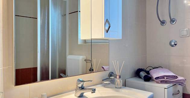 Appartamento Tiha Lili 4 – 10 m dalla spiaggia, vista mare