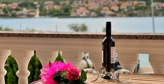 Appartamento Tiha Lili 1 – 10 m dalla spiaggia, vista mare