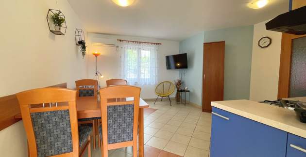 Appartamento Tiha Lili 2 – 10 m dalla spiaggia, vista mare