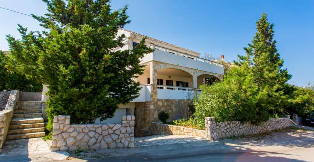 Appartamento Zeljko A4 con piscina e terrazza