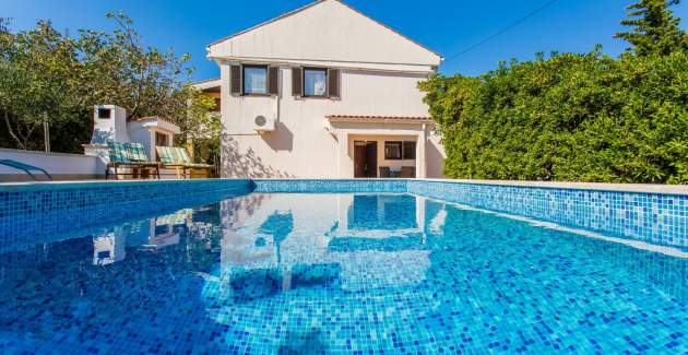 Appartamento Zeljko A4 con piscina e terrazza