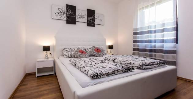 Appartamento Zeljko A4 con piscina e terrazza