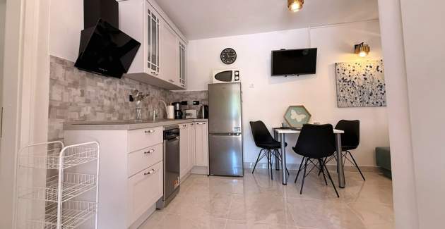 Apartman Željko A2 s bazenom
