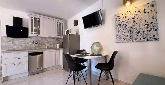 Apartman Željko A2 s bazenom
