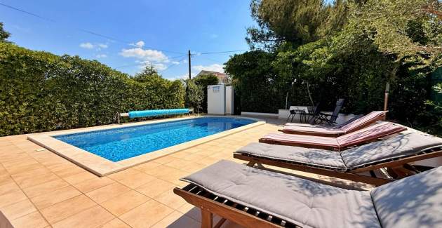 Apartman Željko A2 s bazenom