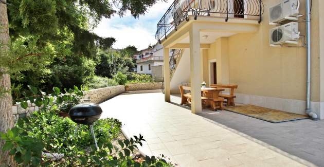 Apartment Ivanka A4 – 180 m from the Sea