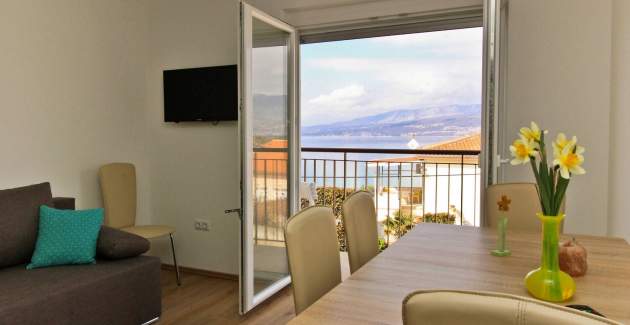 Apartment Ivo 2 – Sea View, Near Beach