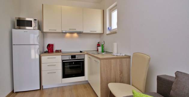 Apartment Ivo 2 – Sea View, Near Beach