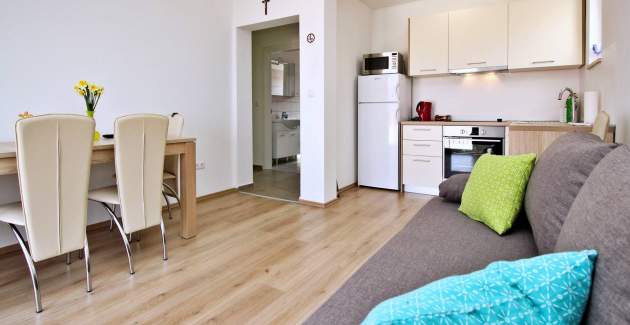 Apartment Ivo 2 – Sea View, Near Beach