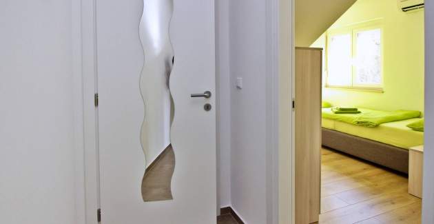 Apartment Ivo 2 – Sea View, Near Beach