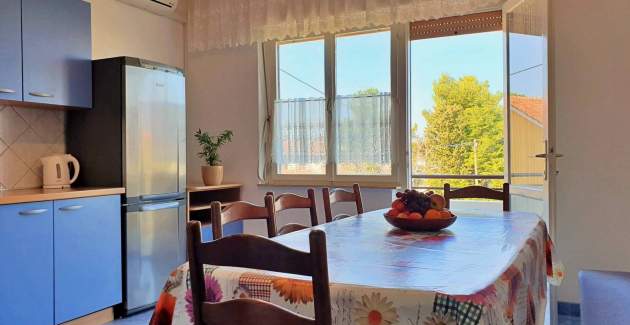 Apartment Jakominic – 400 m from the Sea