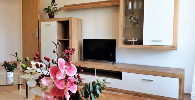 Apartment Jakominic – 400 m from the Sea