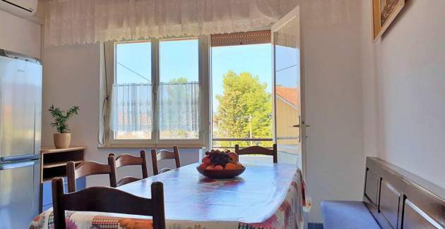 Apartment Jakominic – 400 m from the Sea