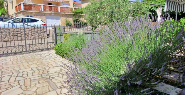 Studio Apartment Renata with Balcony