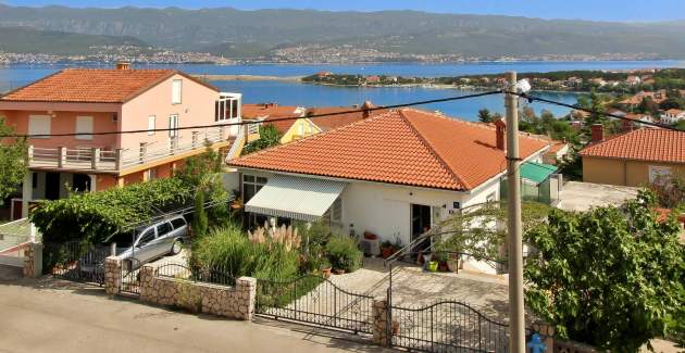 Studio Apartment Renata with Balcony