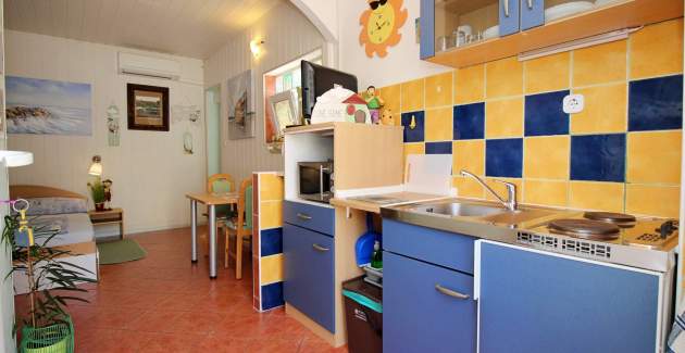 Studio Apartment Renata with Balcony