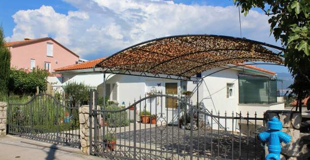 Studio Apartment Renata with Balcony