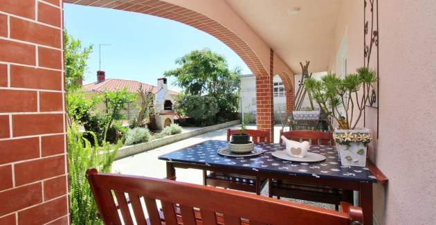 Apartment Renata with Terrace