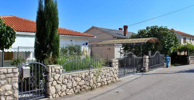 Apartment Renata with Terrace