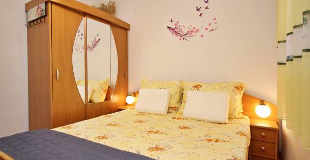 Apartment Renata with Terrace