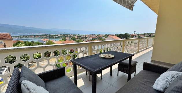 Apartment Rozi – Sea View and Balcony