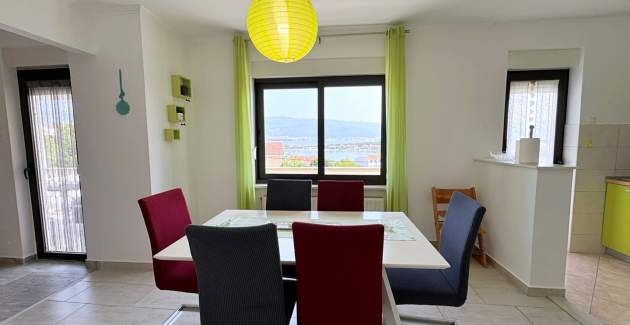 Apartment Rozi – Sea View and Balcony