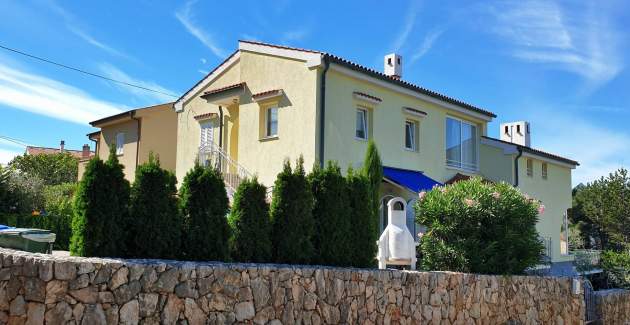 Apartment Savic A2 – 90 m from the Beach