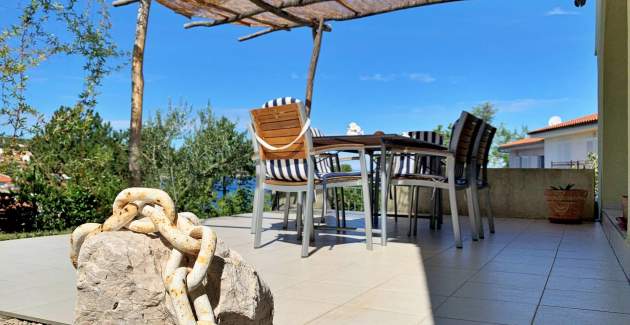 Apartment Savic M – 90 m from the Beach with Sea ​​View