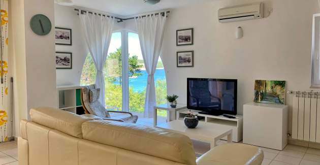 Apartment Savic M – 90 m from the Beach with Sea ​​View