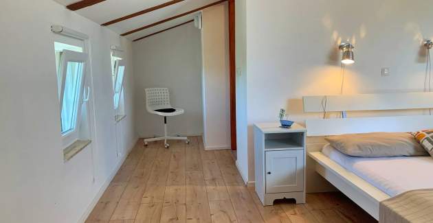 Apartment Savic M – 90 m from the Beach with Sea ​​View