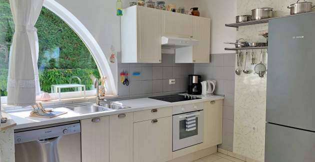 Apartment Savic M – 90 m from the Beach with Sea ​​View