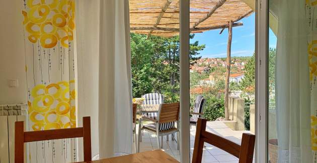 Apartment Savic M – 90 m from the Beach with Sea ​​View