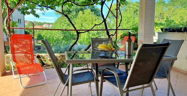 Apartment Viola – Terrace and Garden View