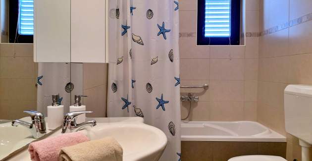 Apartment Viola – Terrace and Garden View