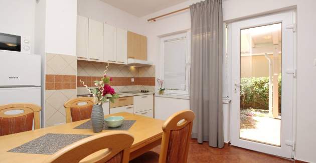Apartman Brnic AQ P – s natkrivenom Terasom, 90 m od Plaže