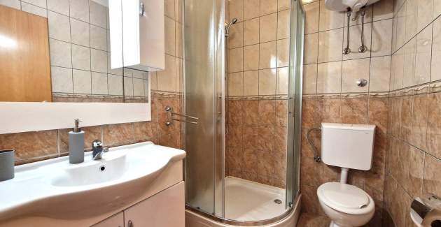 Apartman Brnic AQ P – s natkrivenom Terasom, 90 m od Plaže