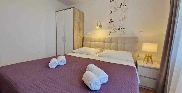 Apartment Brnic AQ 1 - with Balcony, 90 m from the Beach