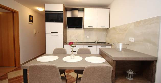 Apartman Brnic AQ 3 – s Balkonom, 90 m od Plaže