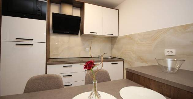 Apartman Brnic AQ 3 – s Balkonom, 90 m od Plaže