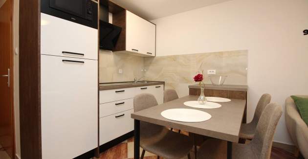 Apartman Brnic AQ 3 – s Balkonom, 90 m od Plaže