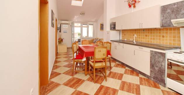 Apartment Dorcic AQ 1 - central Location, close to the Beach