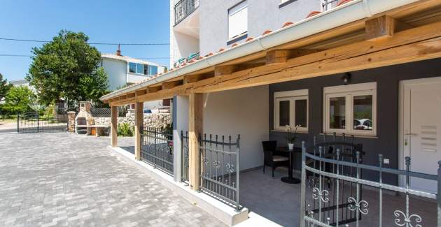 Studio Apartment Berisha 1 No.6 - with roofed Terrace