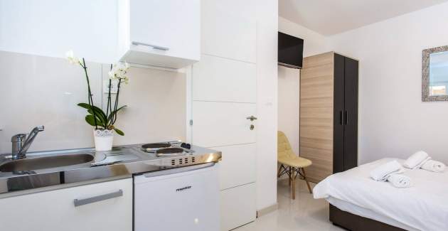 Studio Apartment Berisha 1 No.6 - with roofed Terrace